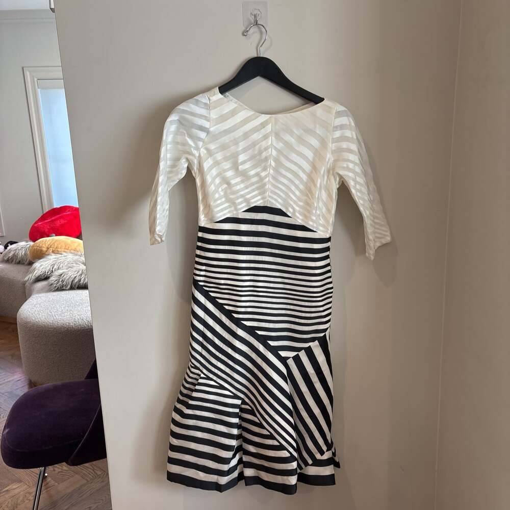 J. Mendel Cream and Black Striped Asymmetrical Midi Dress size 6 - Picture 4 of 6